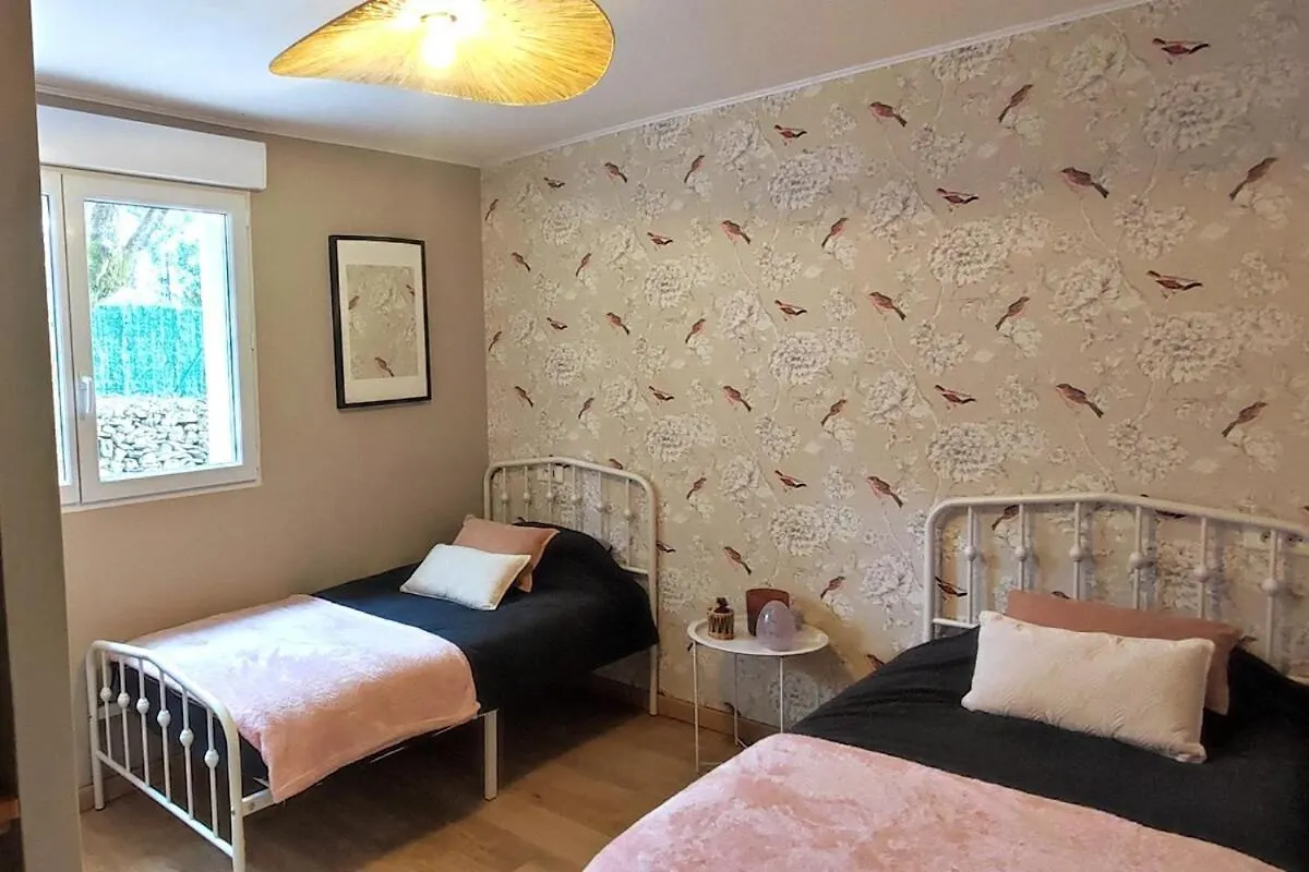 Logement Lumineux Bord De Foret Aubenas France