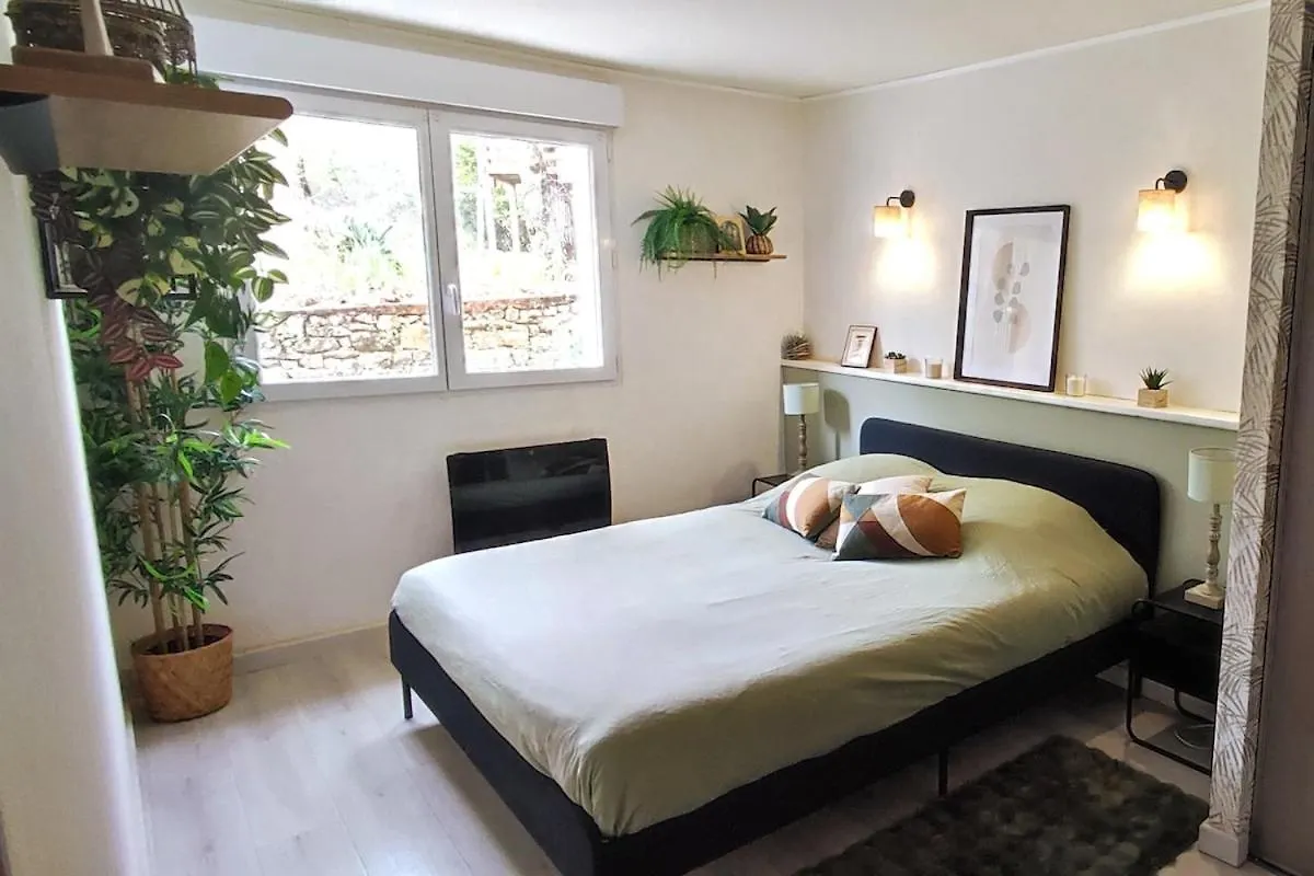 Logement Lumineux Bord De Foret Aubenas Apartment